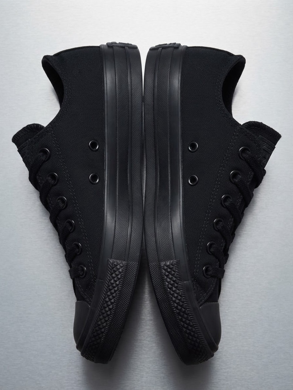 Converse Men's Low-Top Sneakers in Triple Black. Unisex Women's 6 / Men's 4
